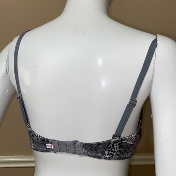 PINK VS Heartbreaker Plunge Push Up Bra - Picture 3 of 8